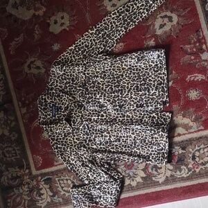 3/15 🦇 Shiny Leopard Print Button Up